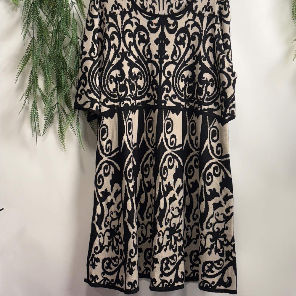 Sandra Darren Black and Cream Midi Dress